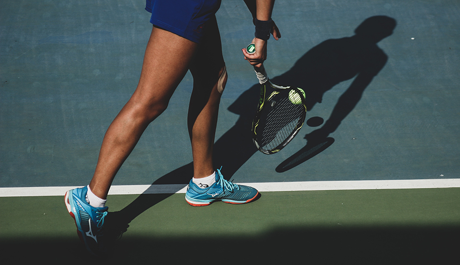 Estrategia Mujer jugando al tenis Columna