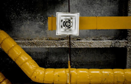 Instalaciones HVAC columna amarilla de Unsplash